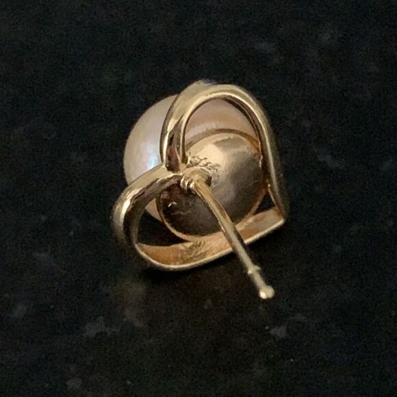 Pink Freshwater Pearl & 18k Gold Plated Heart Stud Earrings – Milestone Jewelry - Picture 6 of 8